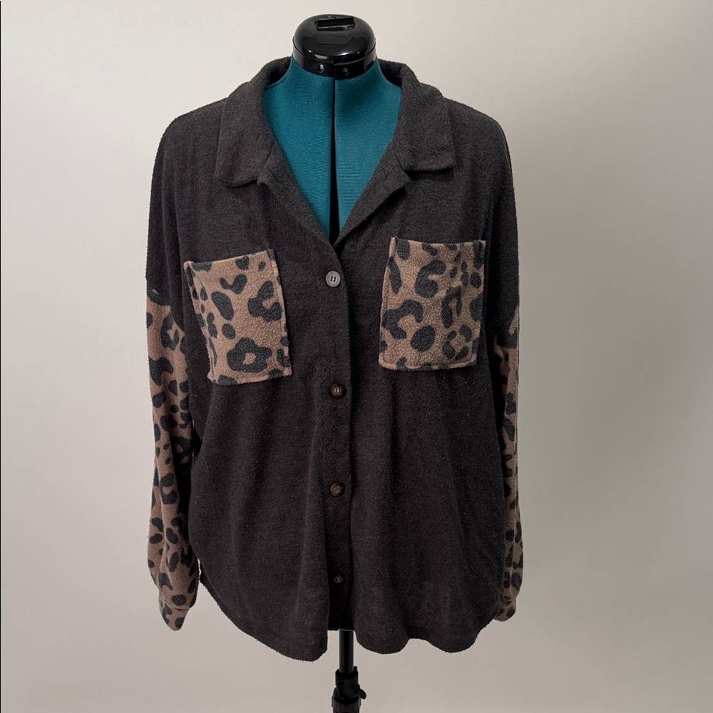 Gilli Charcoal and Beige Animal Print Button Down Shirt